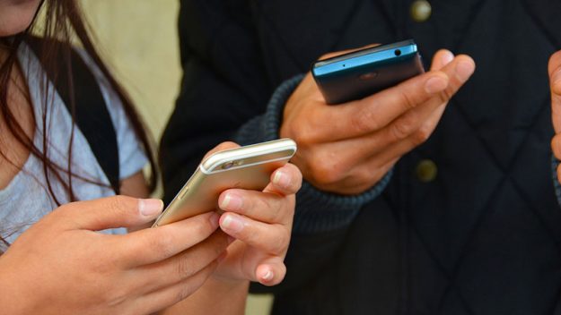 2 Users Texting